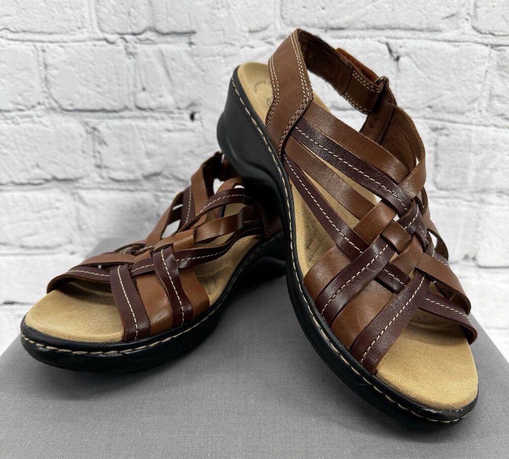 Clarks Collection Lexi Carmen Sandals Women's 10M Tan Leather Strappy